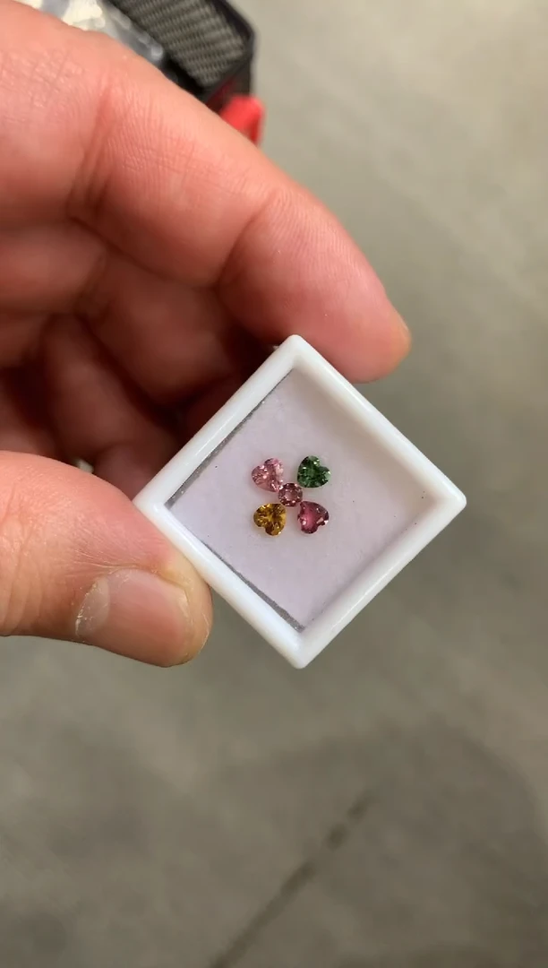 未镶嵌裸石碧玺一组碧玺