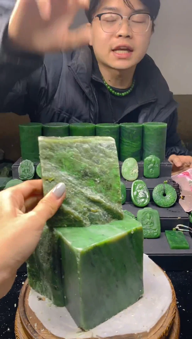 未镶嵌和田玉（碧玉）珠宝半成品1
