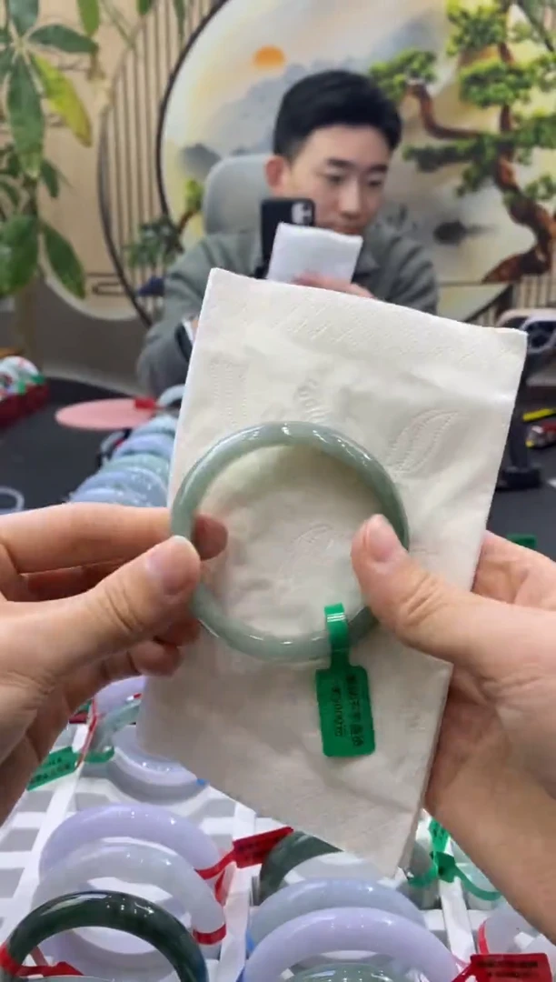 未镶嵌手镯翡翠8284