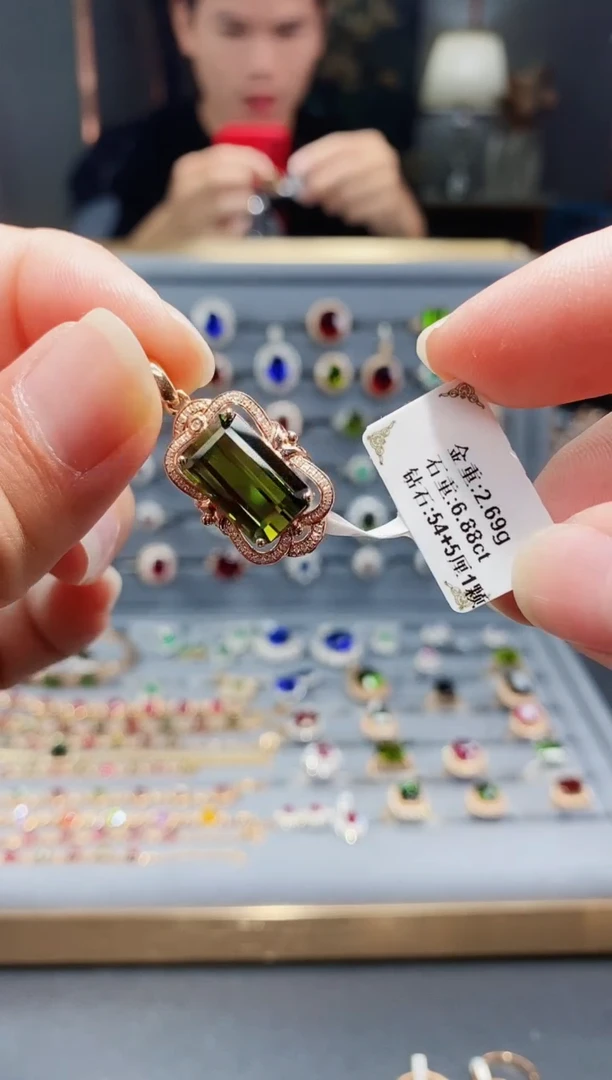 【闪购商品】碧玺颈饰18K金镶嵌6.88.