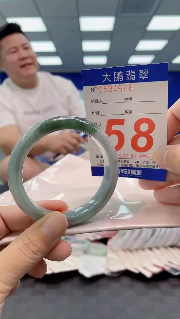 翡翠手镯未镶嵌AAAAAAAAAA
