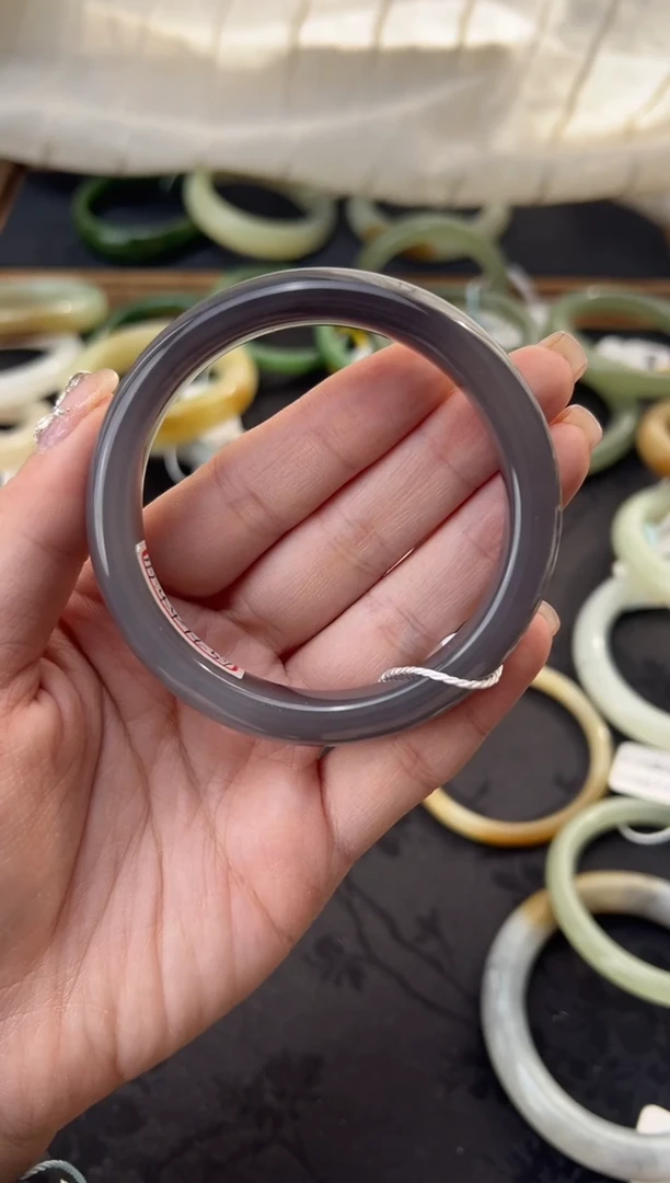 【闪购商品】和田玉手镯未镶嵌烟紫 56