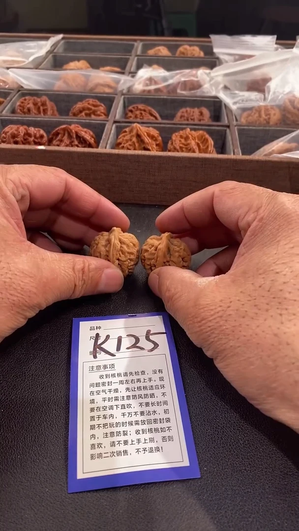 【闪购商品】文玩核桃吊坠32红锦鲤