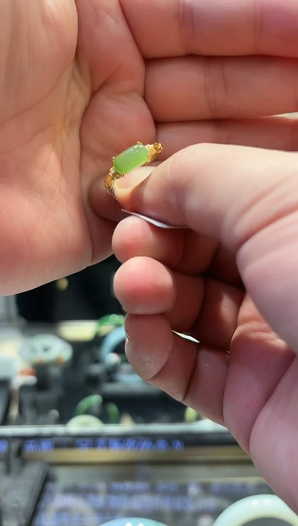 未镶嵌戒指和田玉多样性发一