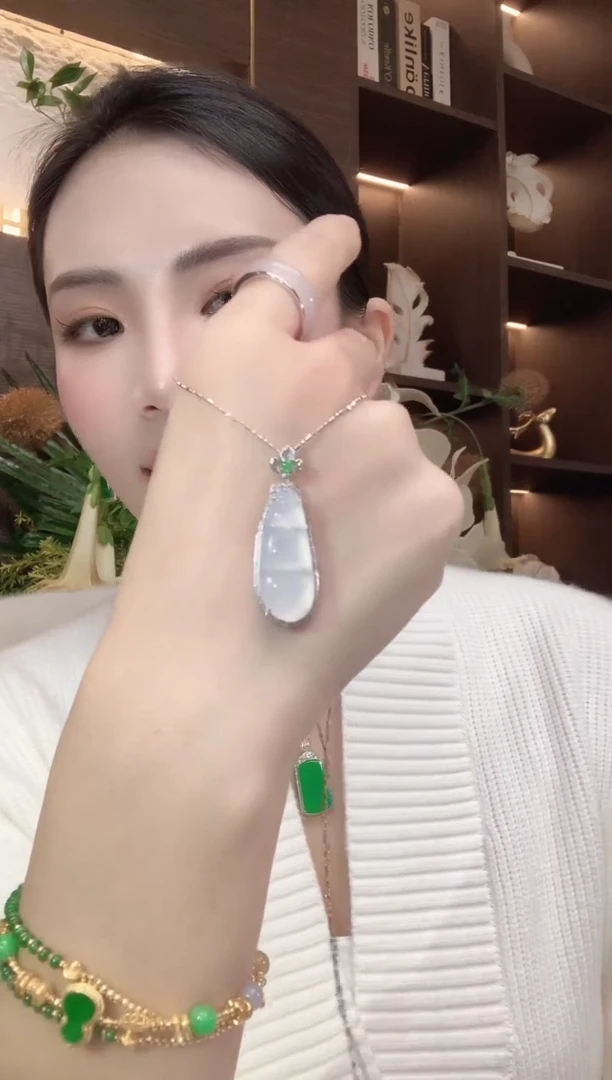 吊坠(不含链)18K金镶嵌翡翠A18