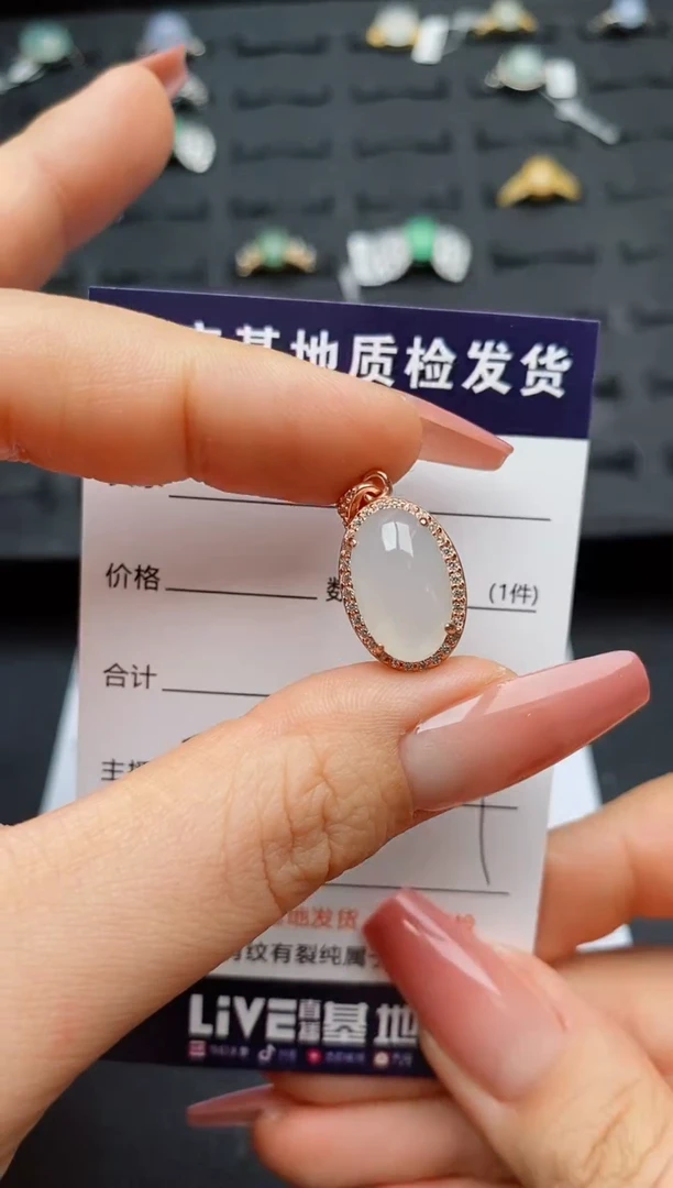 翡翠银S925镶嵌颈饰............