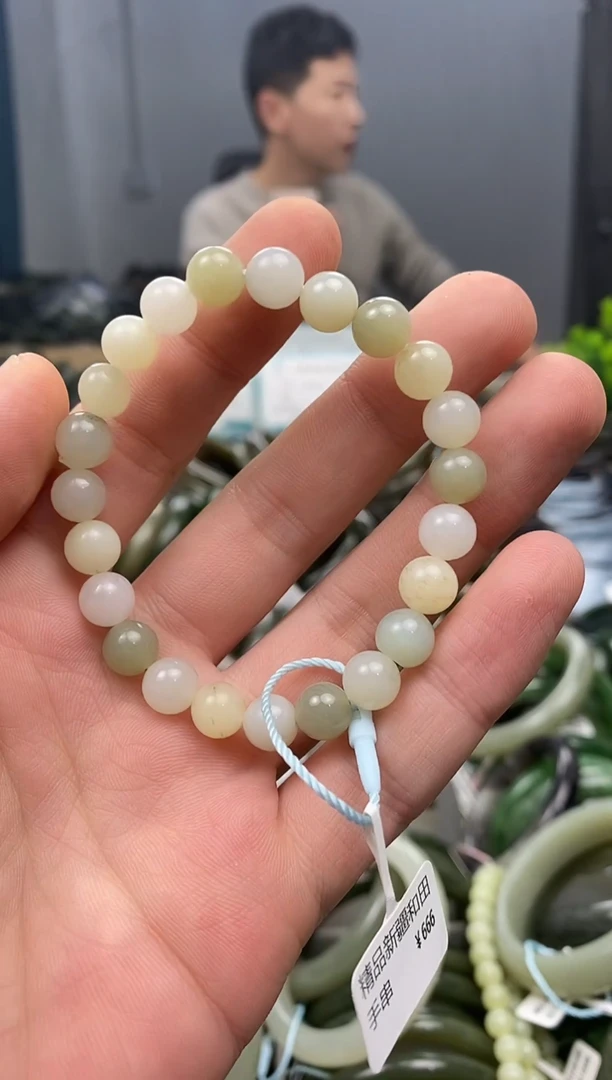 未镶嵌手镯透闪石质玉8mm