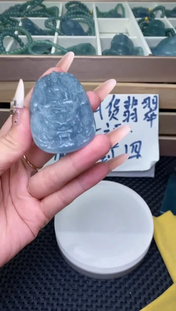 翡翠未镶嵌颈饰