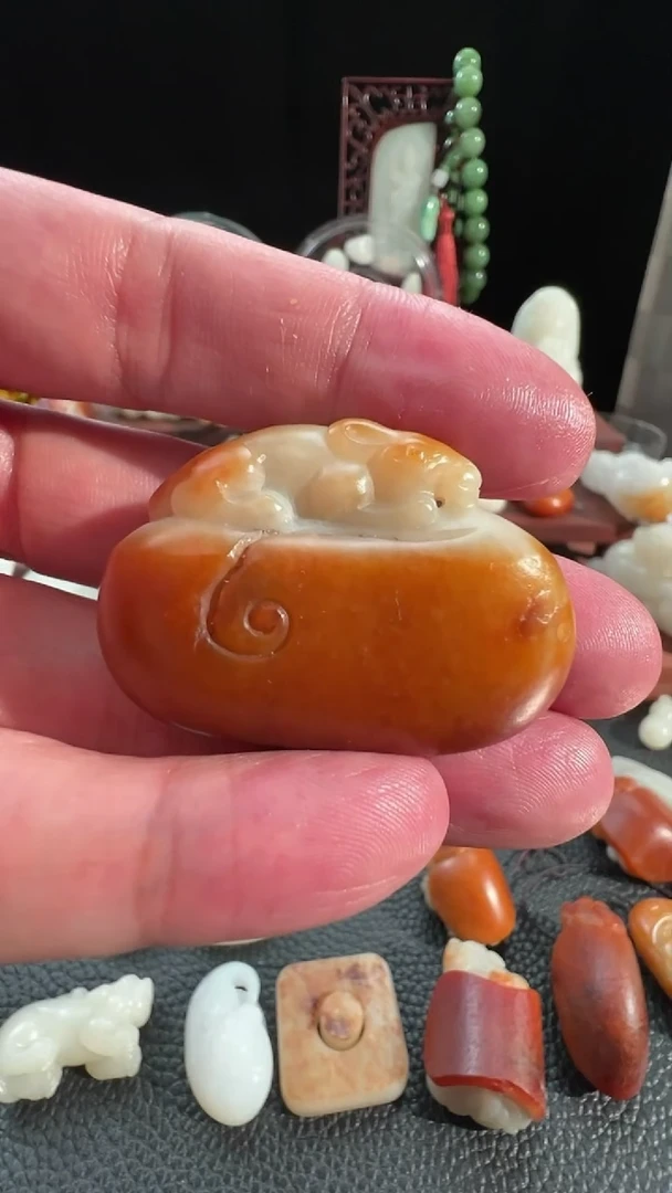 颈饰未镶嵌和田玉（子料）籽料老鼠挂坠