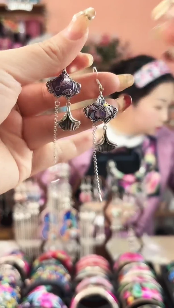 艺枝独绣手工饰品  390