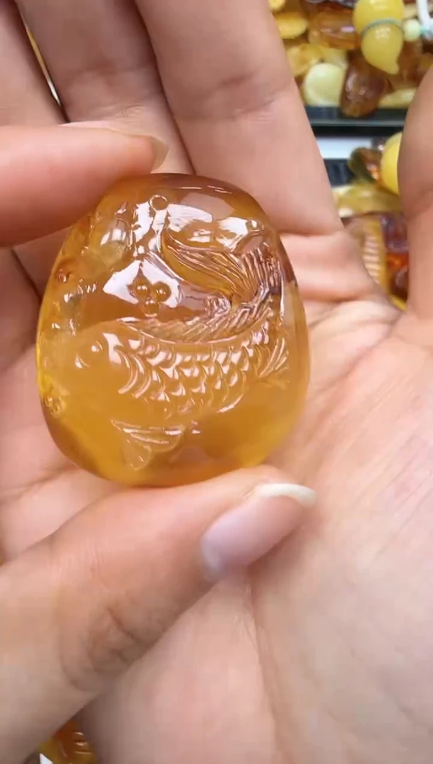 裸石琥珀未镶嵌如图