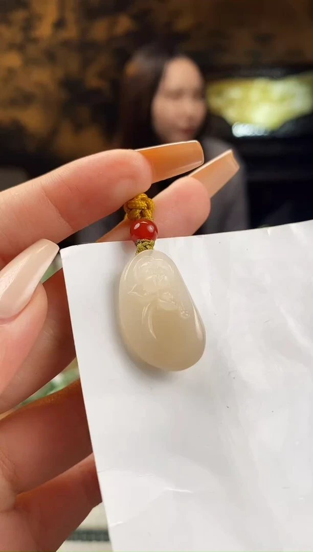 颈饰未镶嵌和田玉藕粉 莲花