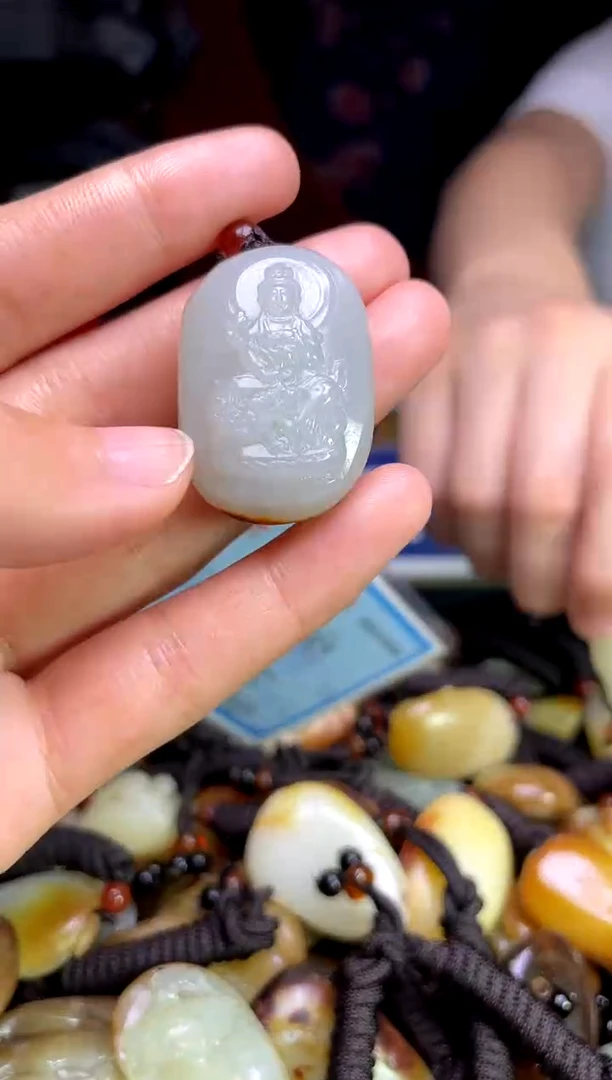 和田玉未镶嵌颈饰1