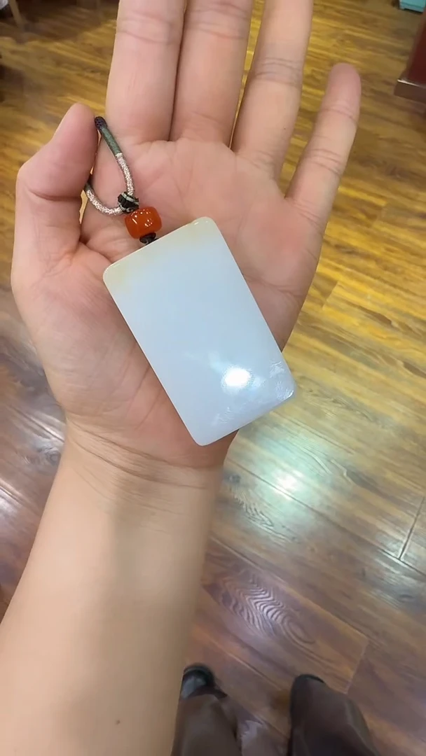 吊坠(赠链)未镶嵌和田玉和田玉吊坠