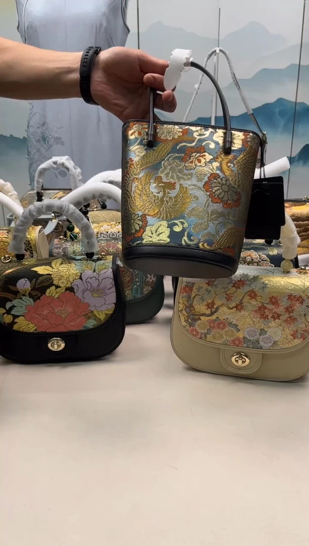织绣精选默认有色差盆栽黑色
