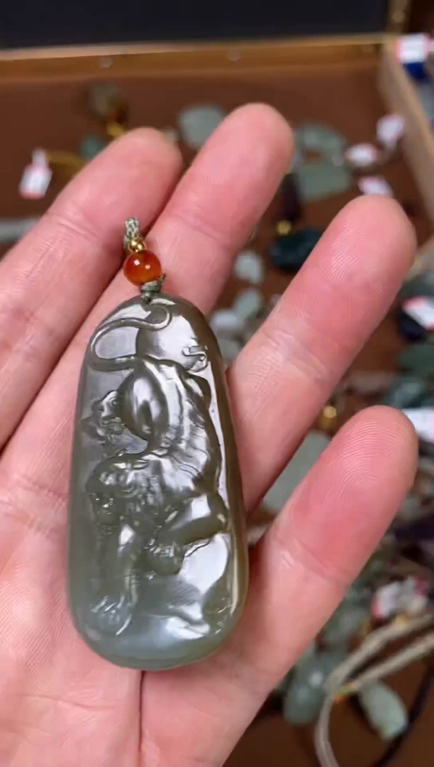 颈饰未镶嵌和田玉1