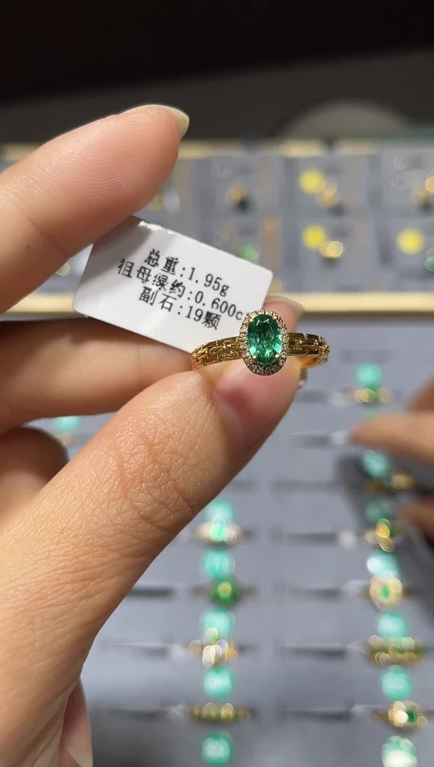18K金镶嵌戒指祖母绿1