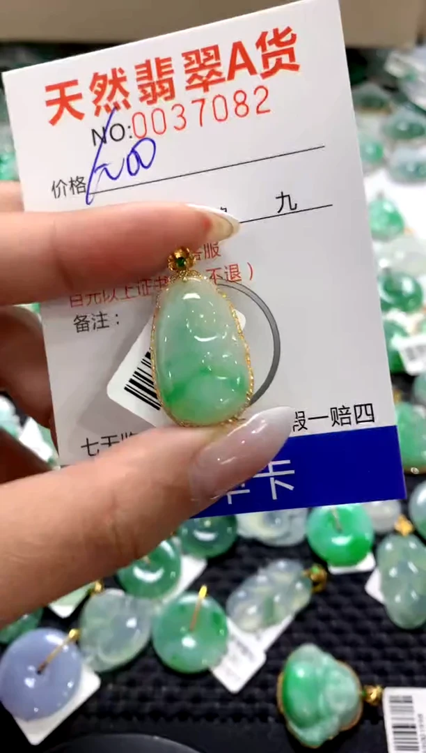 颈饰18K金镶嵌翡翠a货支持复检百元以上9元证书费自理