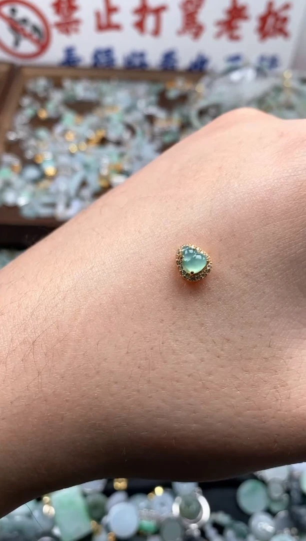 【闪购商品】翡翠颈饰未镶嵌新年快乐！