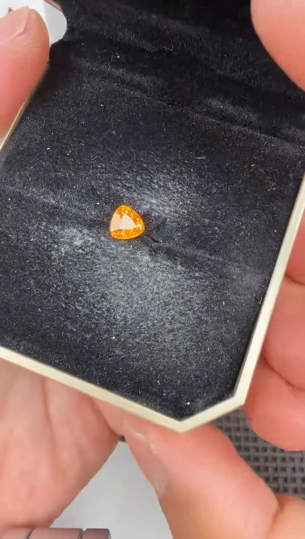 石榴石（芬达石）三角未镶嵌1ct-A0163