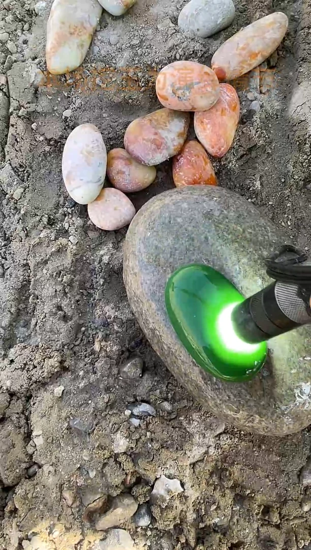 颈饰未镶嵌和田玉（糖玉）0022