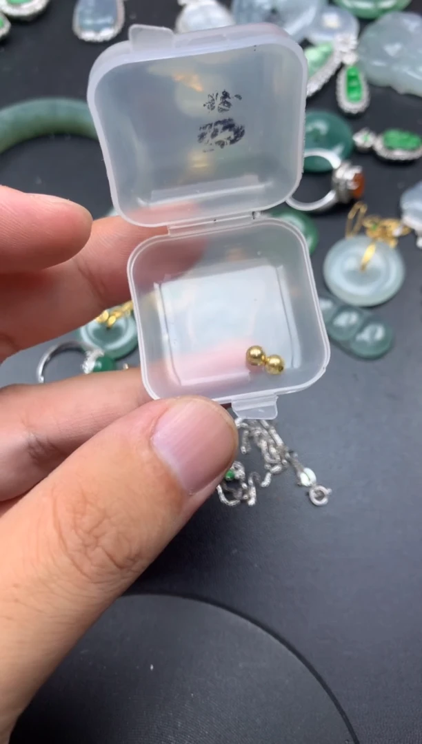 颈饰18K金镶嵌翡翠兰*?金珠4mm