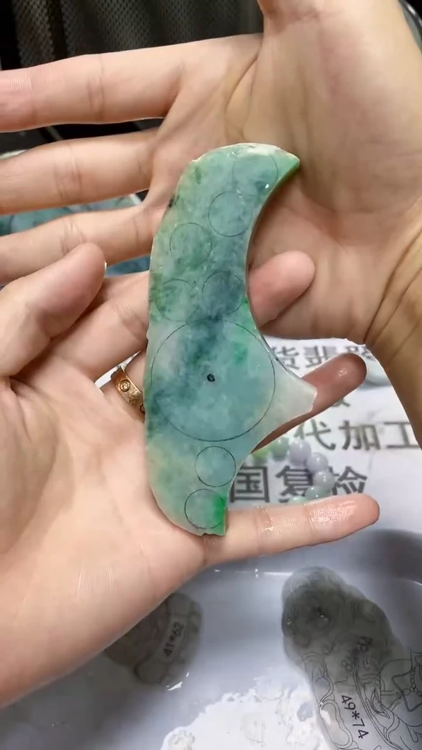 翡翠裸石缅甸天然A货翡翠Q1546