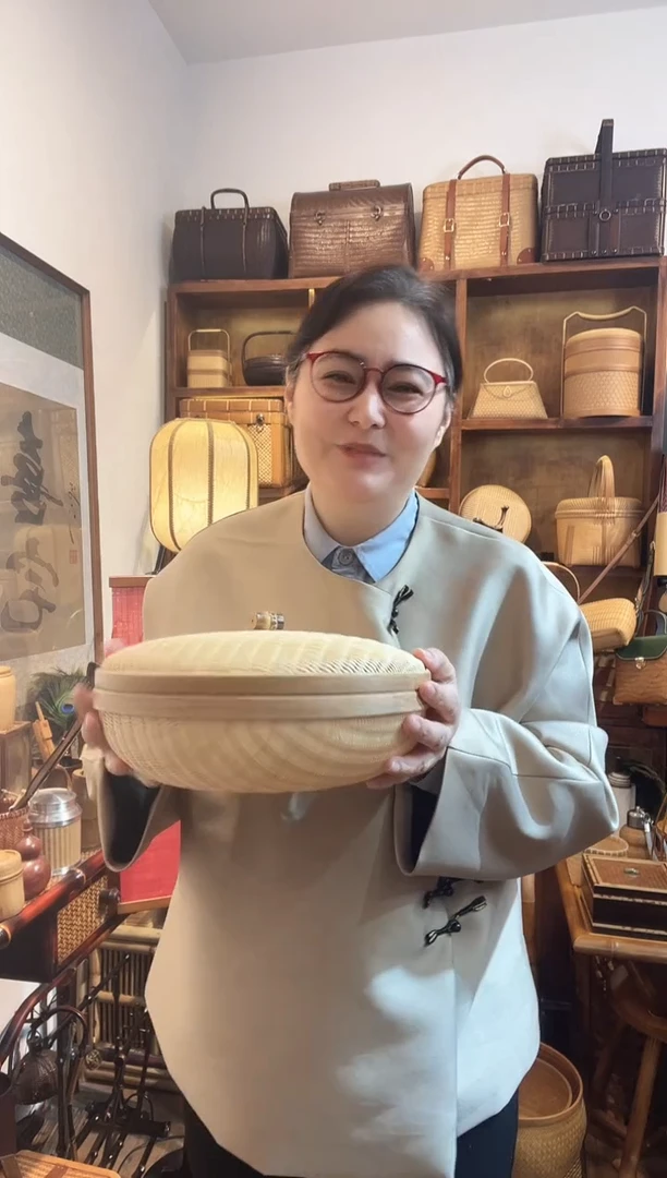 手工竹编带盖收纳筐