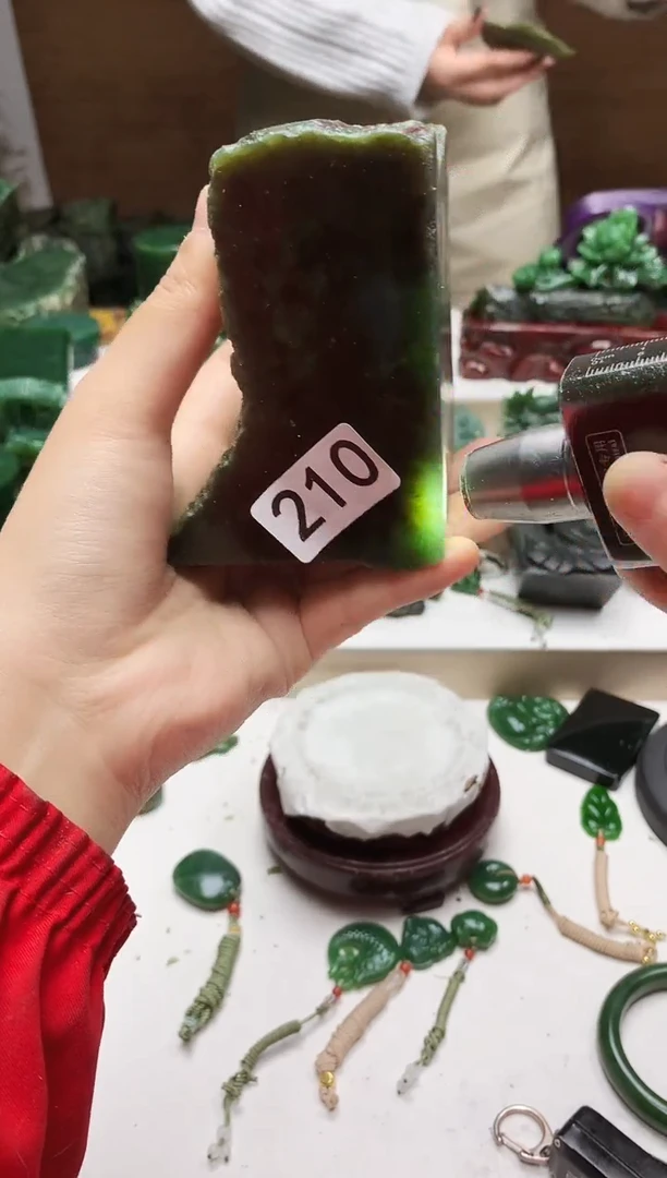 未镶嵌和田玉摆件1