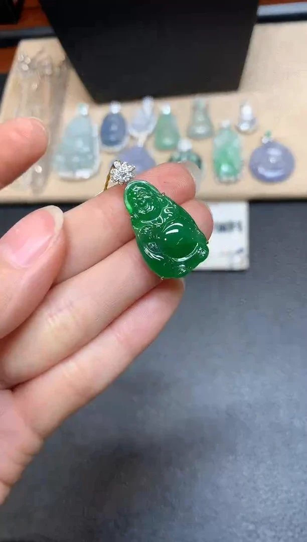 【闪购商品】翡翠颈饰18K金镶嵌佛公【无服务费