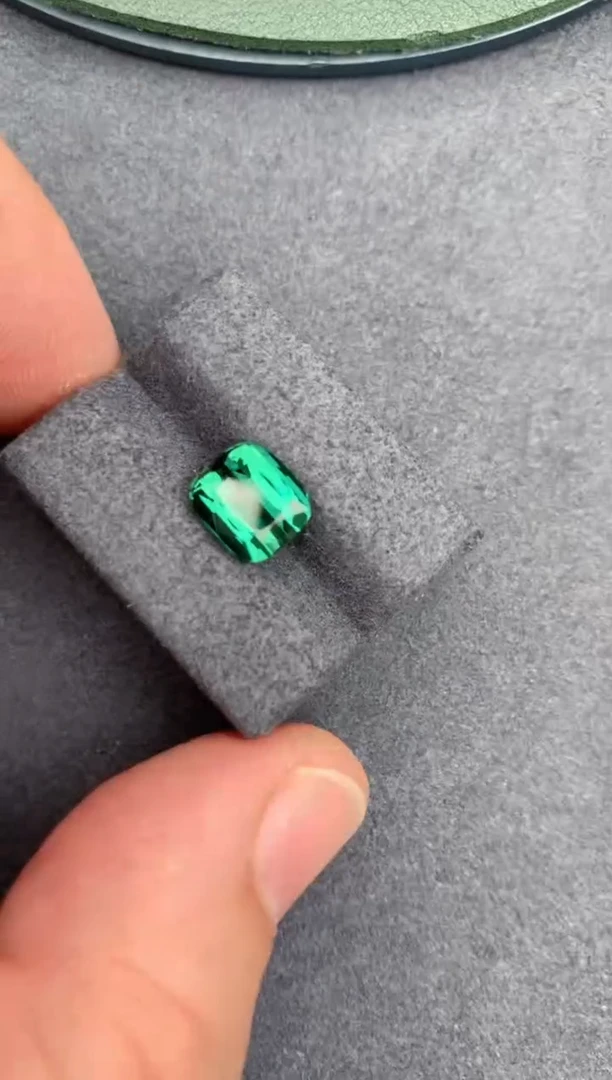【闪购商品】碧玺裸石未镶嵌2.5ct绿碧玺