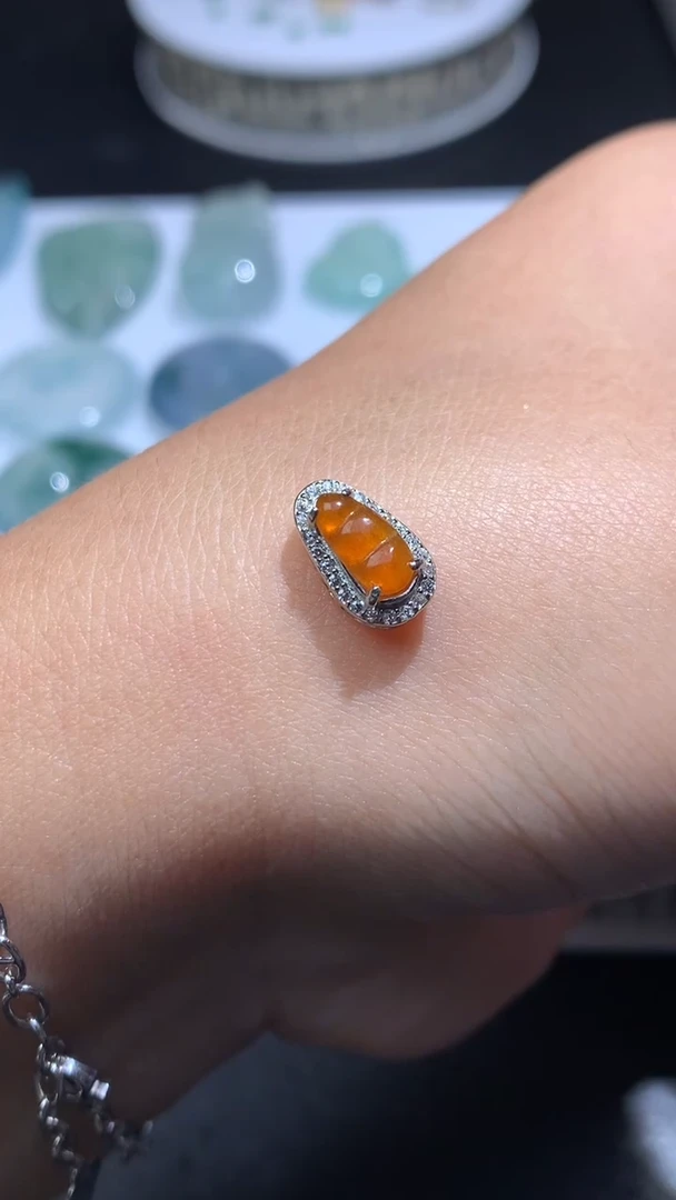 颈饰未镶嵌翡翠净货