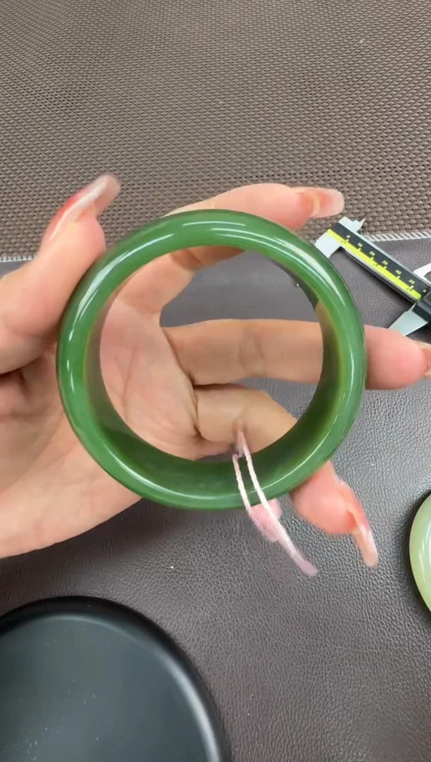 【闪购商品】和田玉手镯未镶嵌57