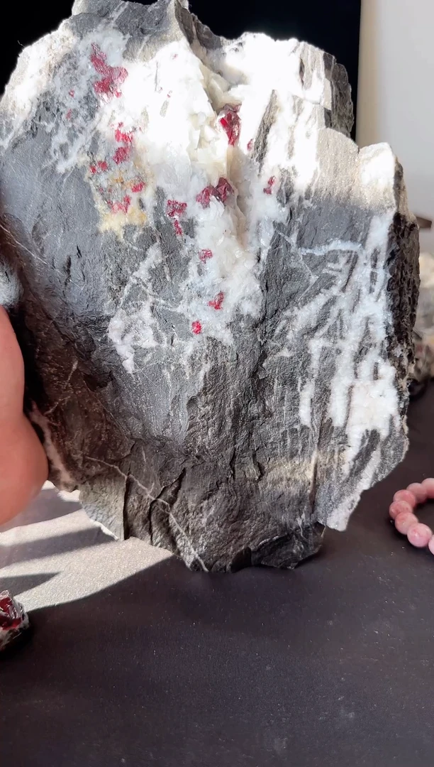 天然辰砂柔**石朱砂晶体原石毛料摆件