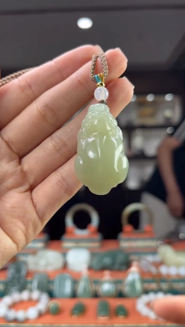 和田玉未镶嵌颈饰佩佩