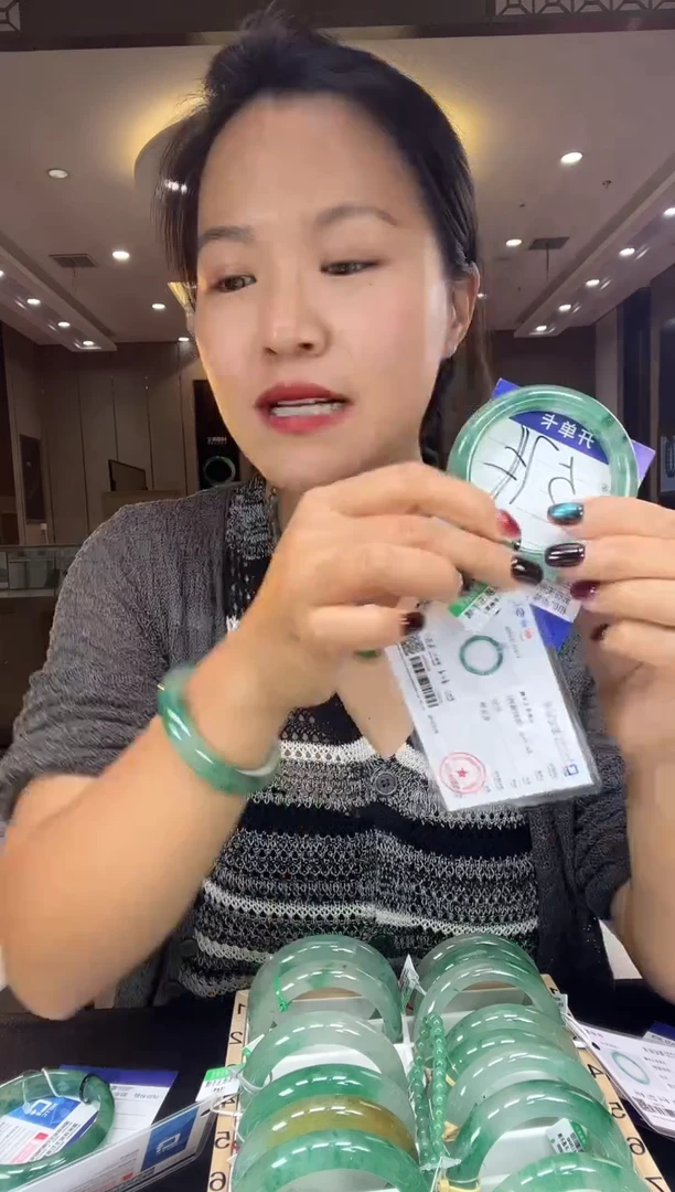 石英质玉手镯未镶嵌w