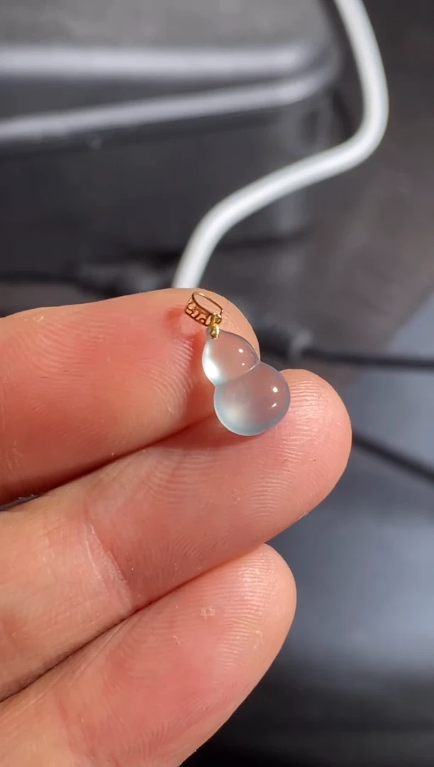 颈饰18K金镶嵌翡翠