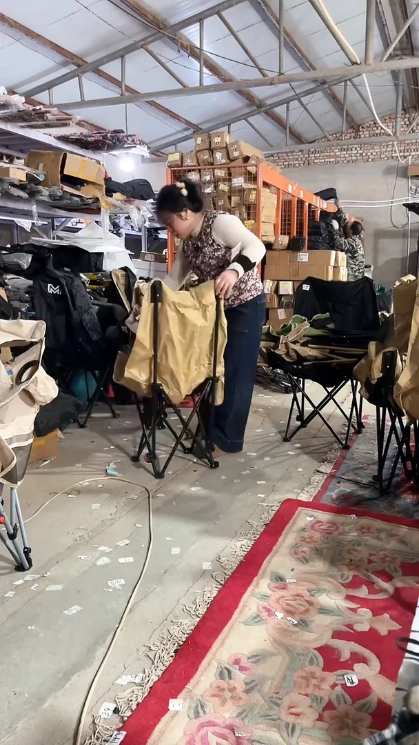 铁瑕疵不售后椅子 16