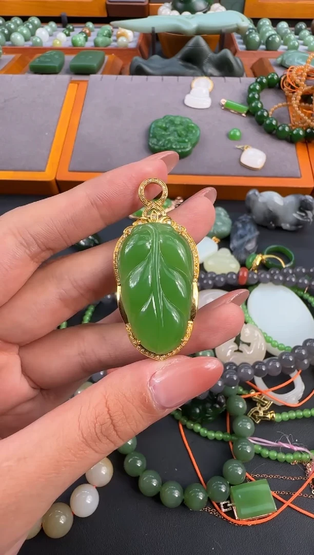 颈饰未镶嵌和田玉1