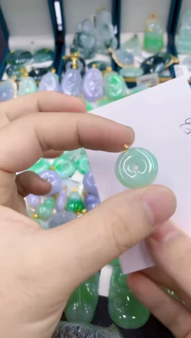 翡翠18K金镶嵌颈饰1111111