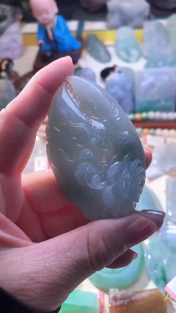 翡翠未镶嵌颈饰蟹钳