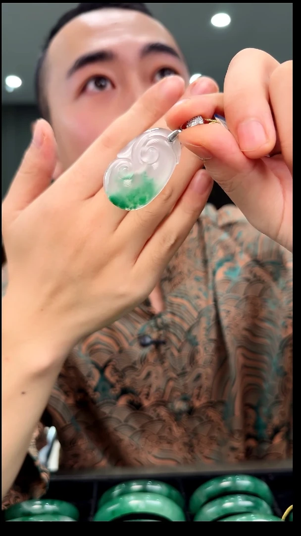 颈饰银S925镶嵌石英质玉毕业级如意吊坠