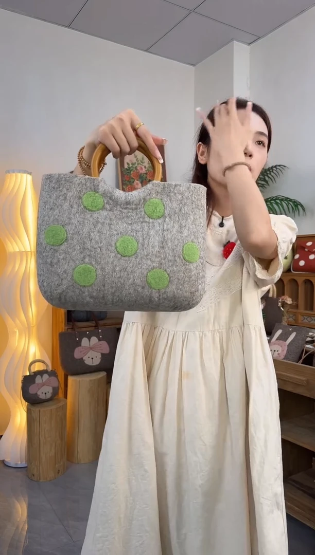 羊毛非遗纯手工 羊毛毡包包
