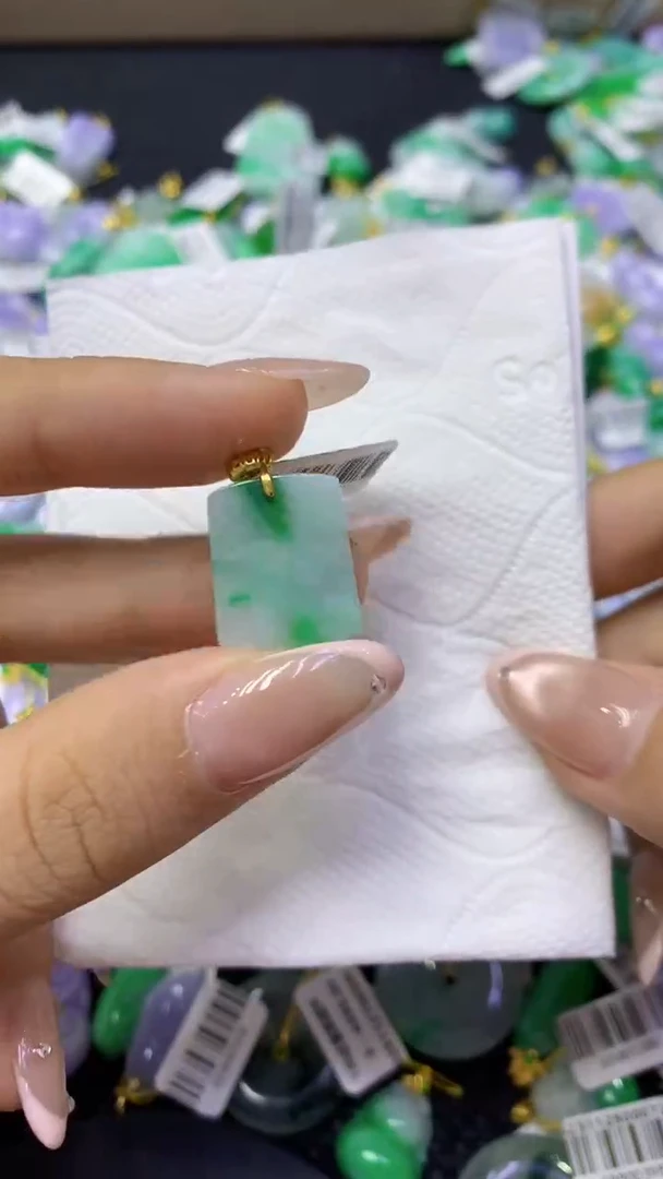 颈饰未镶嵌翡翠天然缅甸翡翠A货