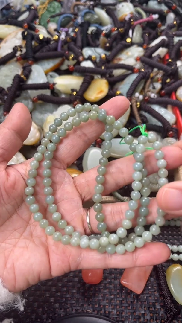 【闪购商品】和田玉颈饰未镶嵌多样性发货没有证书拍一发一有瑕