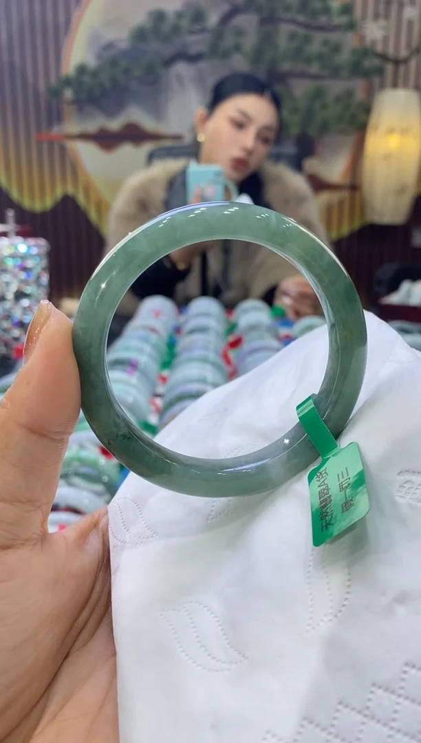 【闪购商品】翡翠手镯未镶嵌多人08278