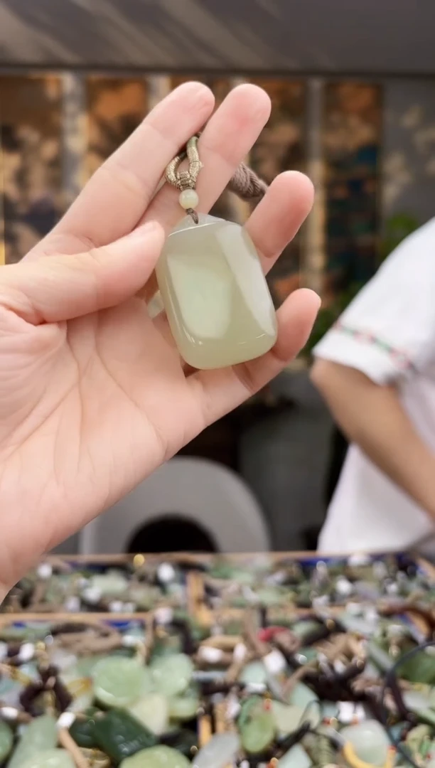 未镶嵌和田玉挂件拍一发一