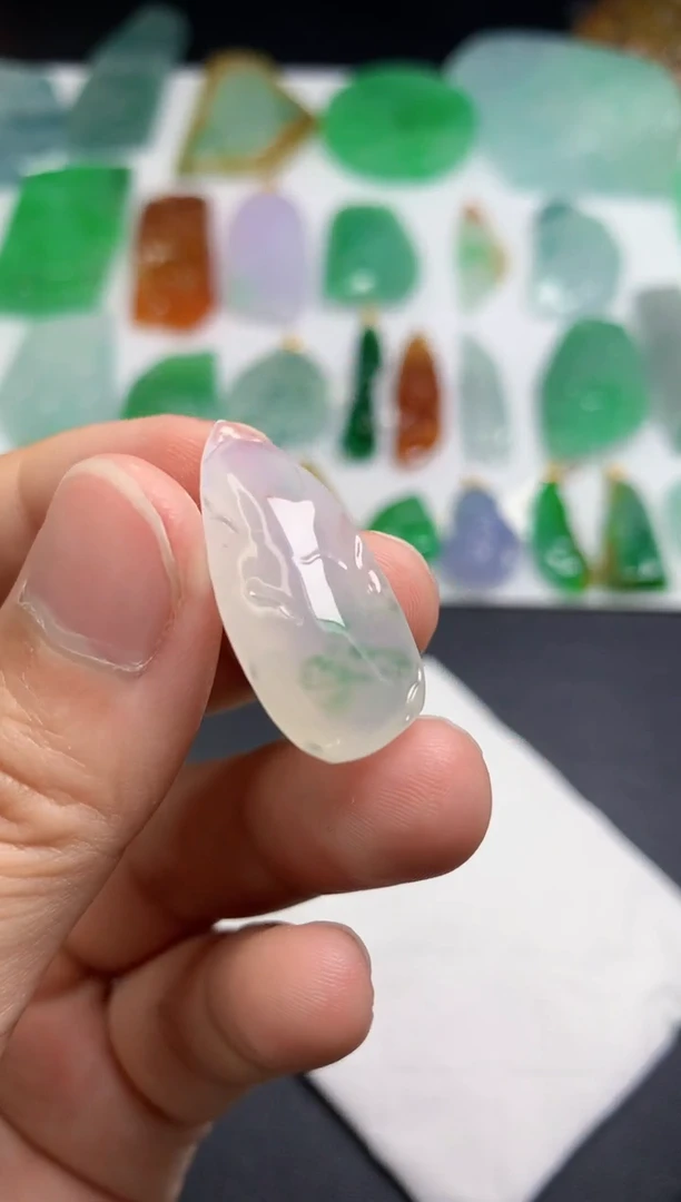 颈饰未镶嵌翡翠