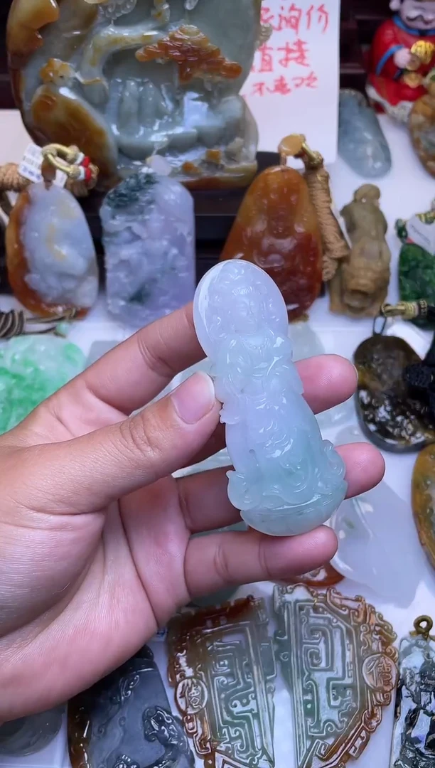 颈饰未镶嵌翡翠观音