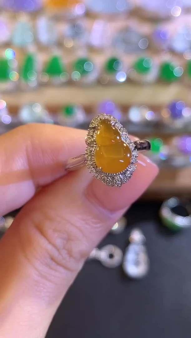 18K金镶嵌戒指翡翠a379